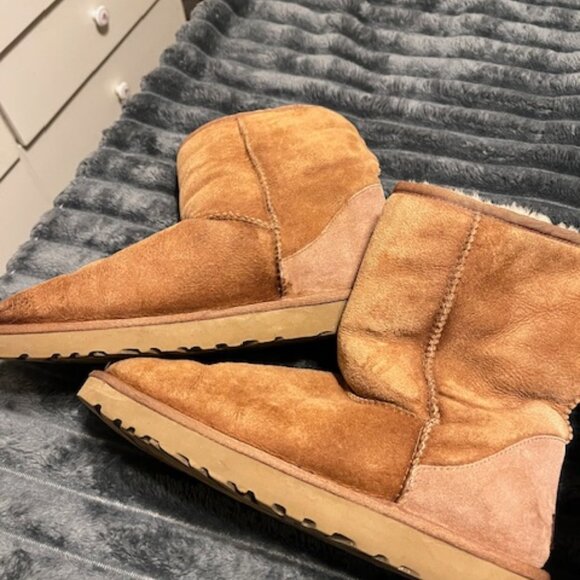 UGG Women's Classic Short Boots, Size 10, Style 5825, Chestnut - Picture 2 of 5